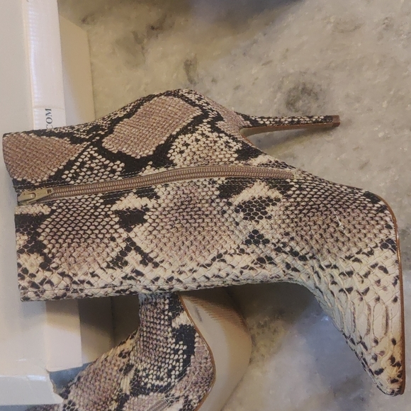 Steve Madden Ashton Snake Print boots size 10 - Picture 6 of 7